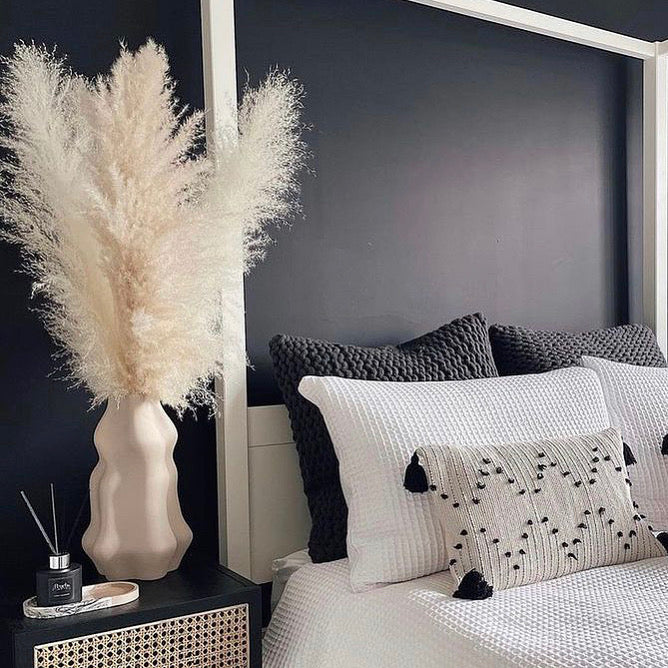 Large mixed white & natural beige fluffy pampas. Style in a large floor vase or on a console table as a statement piece.