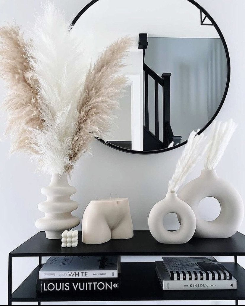 Large mixed white & natural beige fluffy pampas. Style in a large floor vase or on a console table as a statement piece.