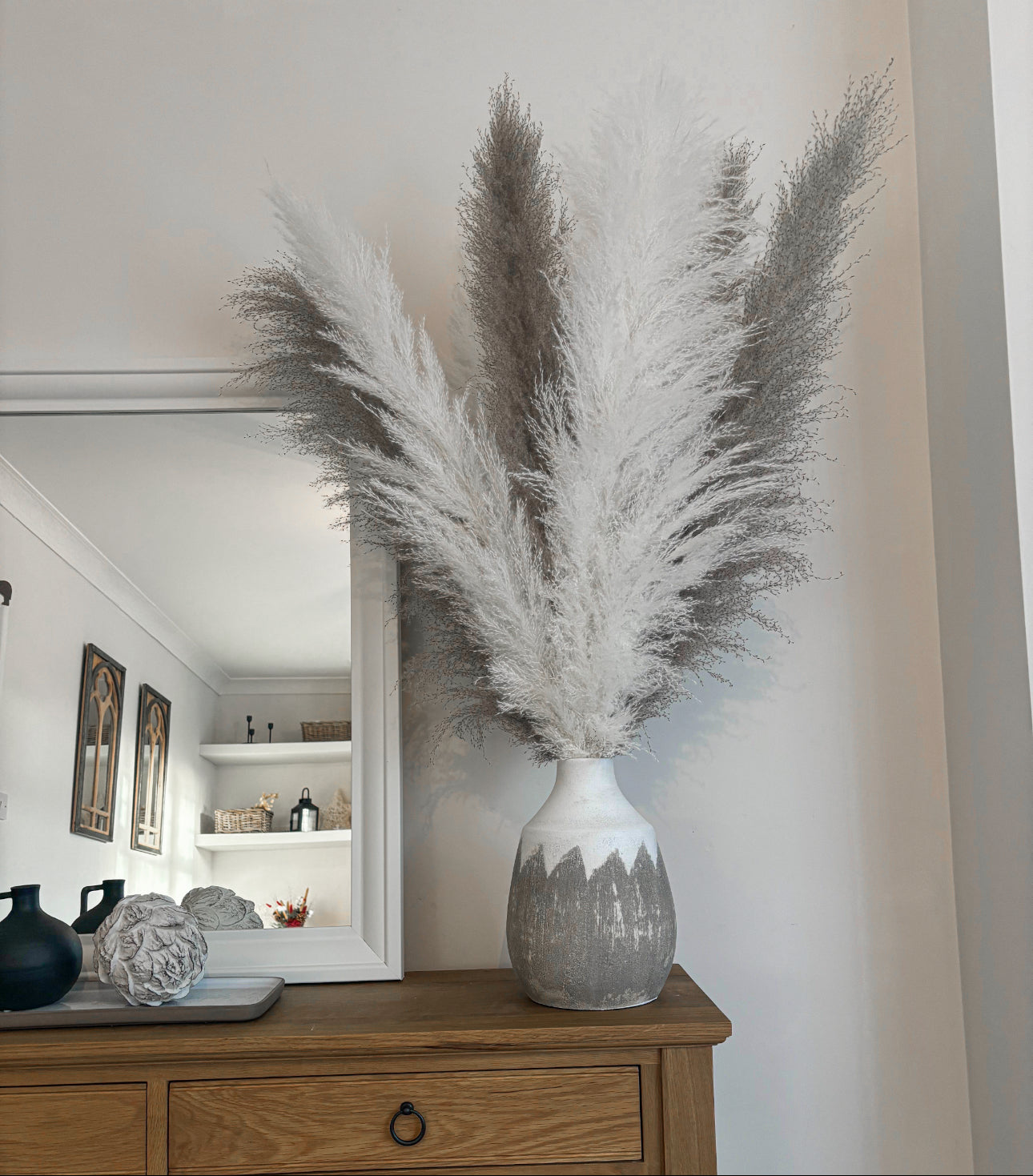 Large mixed white & grey fluffy pampas. Style in a large floor vase or on a console table as a statement piece.