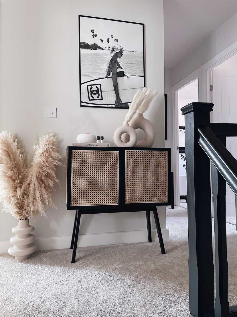 Large fluffy pampas. A natural beige tone makes them the perfect stem for neutral home decor. Style in a large floor vase or on a console table as a statement piece.